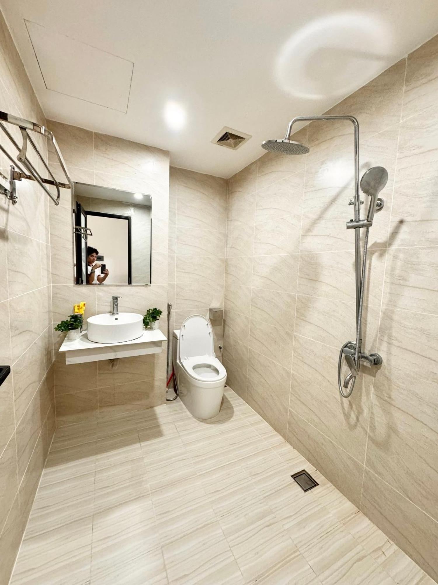 Modern & Comfy Apartment Hanoi Exteriör bild